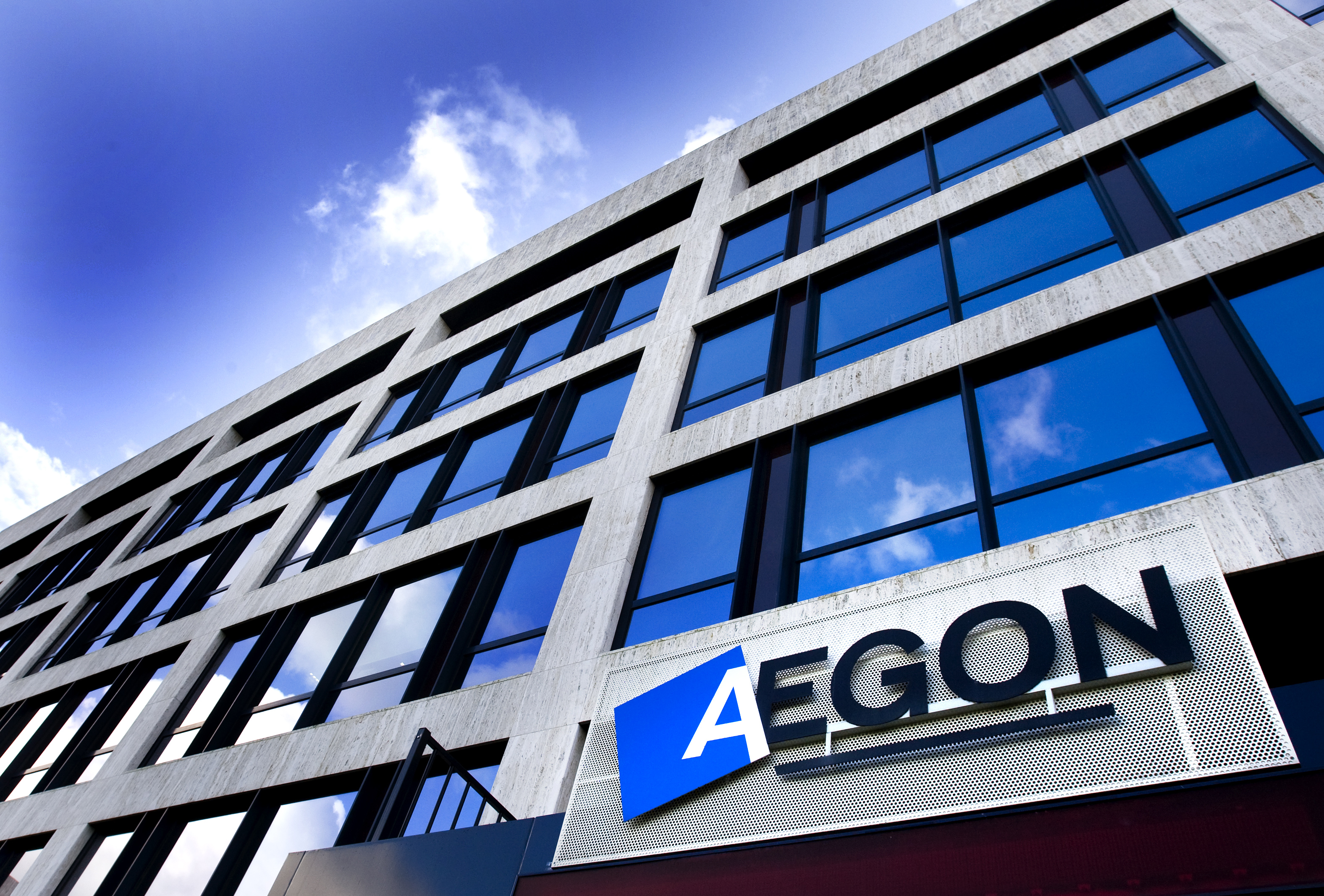 Aegon Reports Higher Earnings And Sales For Q4 2014