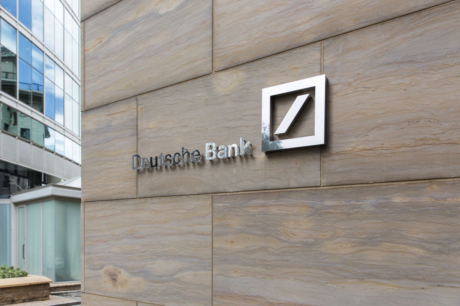 Deutsche Bank goes live with Swift gpi