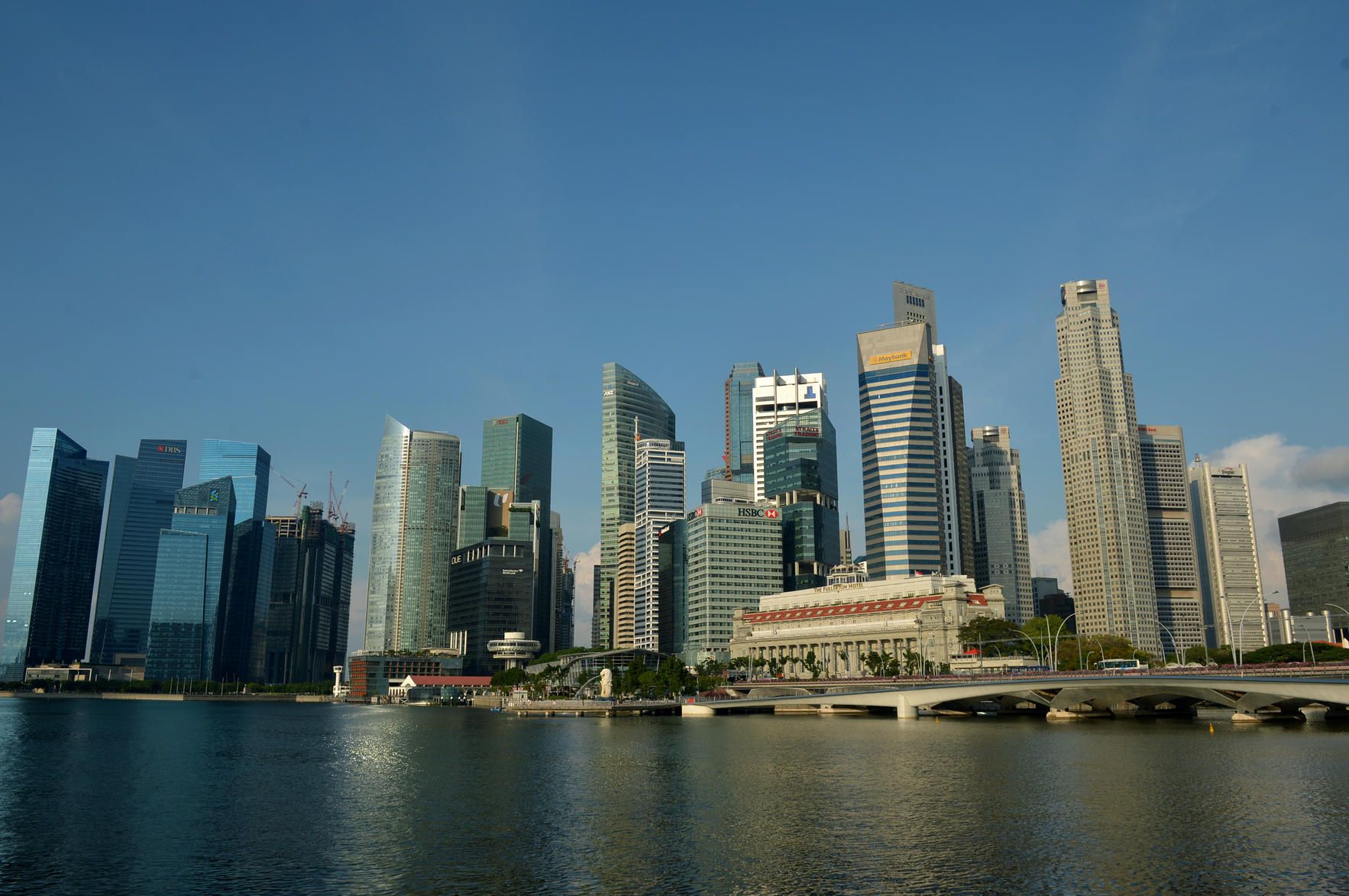 Singapore, London in race to be top global fintech hub