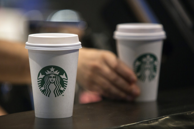 Starbucks mobile orders bring traffic jams to the pickup counter
